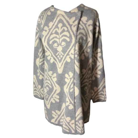 Wear 2 ways. Soft angora-like soft long tunic sweater, wear open or closed S - Picture 5 of 12